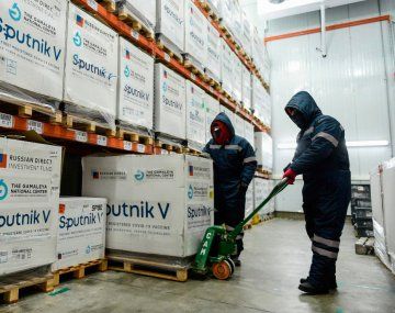 Entre hoy y mañana llegan 600 mil dosis del componente 2 de Sputnik V a las provincias: ¿cuántas le tocan a cada una?