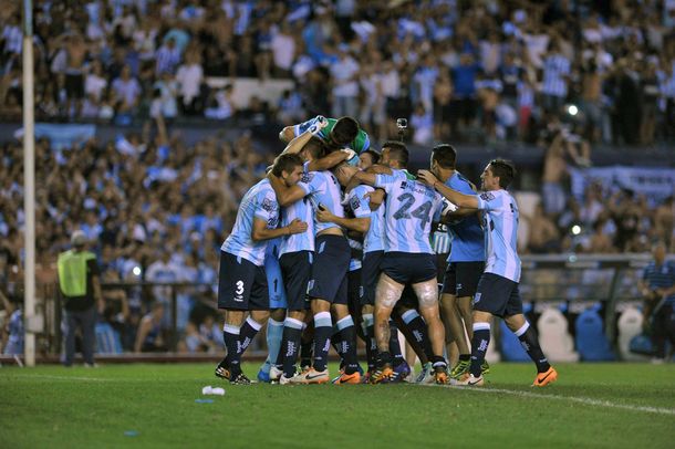 Racing le ganó a River y es el nuevo líder del fútbol argentino