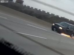 Pierde la rueda en medio de la autopista Pierde la rueda en medio de la autopista