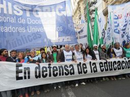 Los docentes le contestaron a Finocchiaro: Ve una conspiración en el lugar equivocado