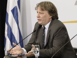El ministro de Economía de Uruguay renunció a su cargo