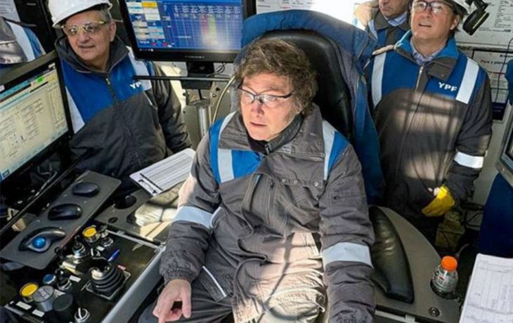 Cuántos litros de nafta comprás hoy con un sueldo medio y cuántos antes de la era Javier Milei