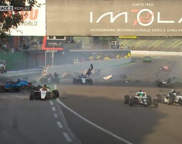 Choque múltiple en Imola paralizó la F4 italiana y dejó la carrera suspendida