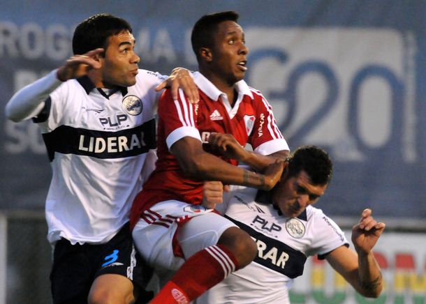 Gimnasia le ganó a River en un partido muy luchado