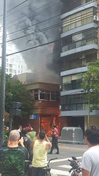 Incendio en una sede de Edesur en Caballito