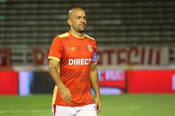 Verón se retira lesionado