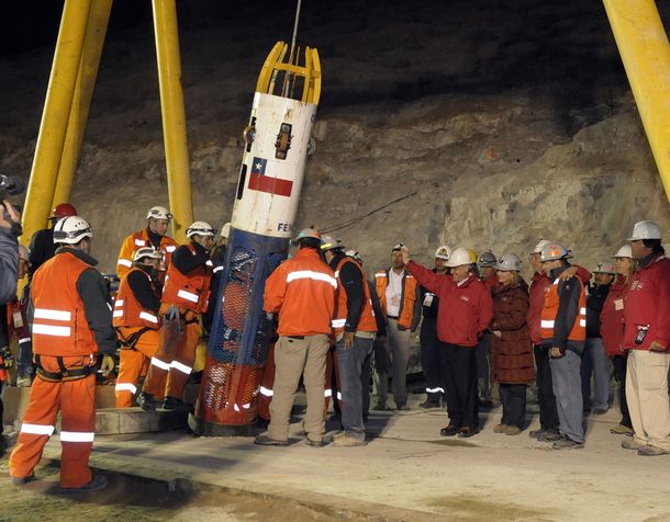 Los 33 mineros chilenos pasaron 70 días a 700 metros bajo tierra