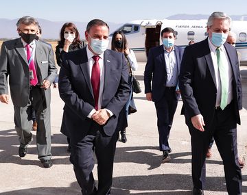 El Presidente arrib&oacute; a La Rioja, donde fue recibido por el gobernador Quintela