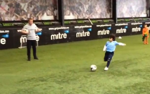 De tal palo, tal astilla: el hijo del Kun Agüero ya la rompe en los entrenamientos del Manchester City