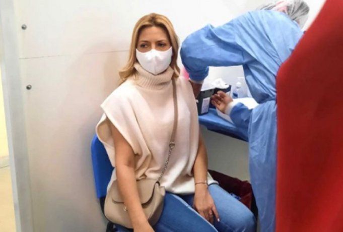 Fabiola Yañez recibió la primera dosis de la vacuna contra el coronavirus