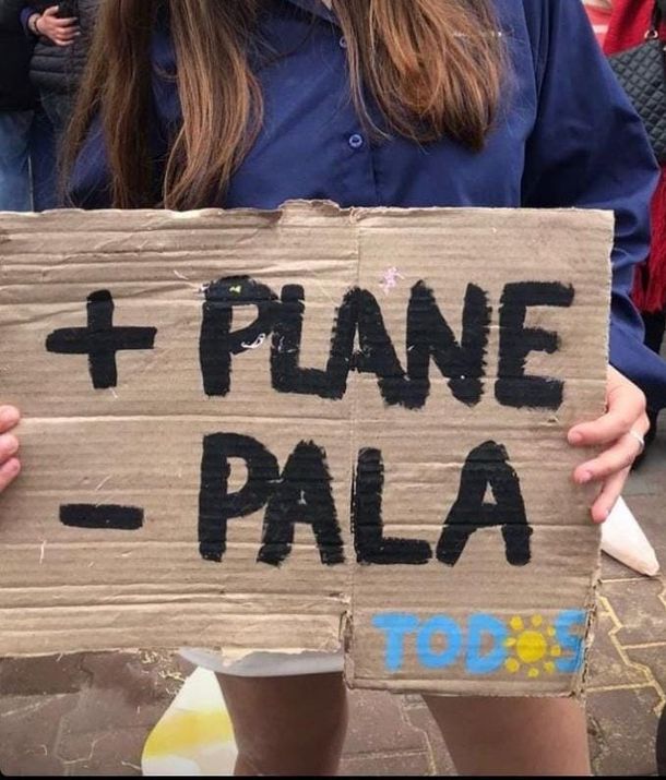 Olavarría: estudiantes hicieron una parodia de Cristina y se burlaron de los planeros 