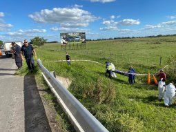 Hallaron sin vida el cuerpo de un hombre amordazado y envuelto en una frazada dentro de una zanja