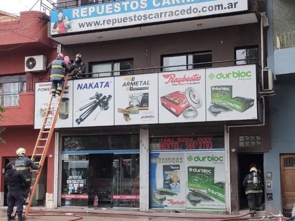 Incendio en Mataderos deja 16 heridos: cuatro son menores