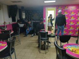 Desbarataron fiesta clandestina en un boliche de Monserrat y detuvieron a su dueño