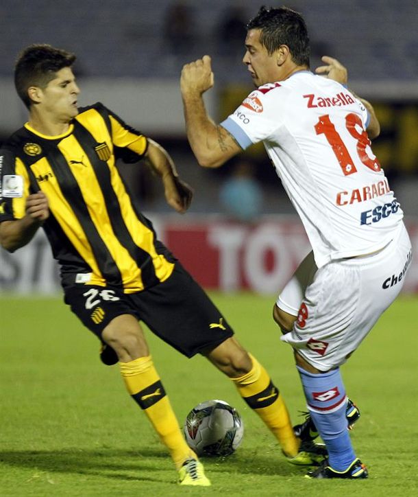 Peñarol se lo dio vuelta y amargó a Arsenal en Montevideo