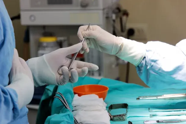 Reglamentan la ley bonaerense que regula la profesión de instrumentador quirúrgico