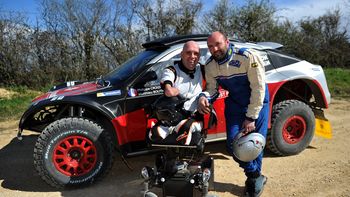 Philippe Croizon corre el Dakar y le amputaron las extremidades Philippe Croizon corre el Dakar y le amputaron las extremidades