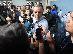 El precandidato del FA, Yamandú Orsi, anunció que no denunciará por difamación a la trans que lo acusa de agresión. El precandidato del FA, Yamandú Orsi, anunció que no denunciará por difamación a la trans que lo acusa de agresión.