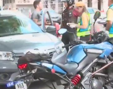 Video: hubo tensión en vivo en un control de alcoholemia en Recoleta