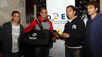 trezeguet ayudo a los jugadores de flandria para que puedan jugar trezeguet ayudo a los jugadores de flandria para que puedan jugar