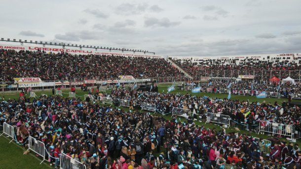 Morón: casi 5.000 alumnos prometieron fidelidad a la Bandera Argentina