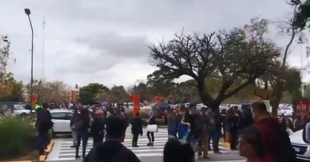 Evacuaron el shopping Unicenter por una amenaza de bomba