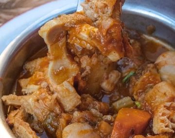 El bodegón de Buenos Aires que prepara pollo a la portuguesa a buen precio