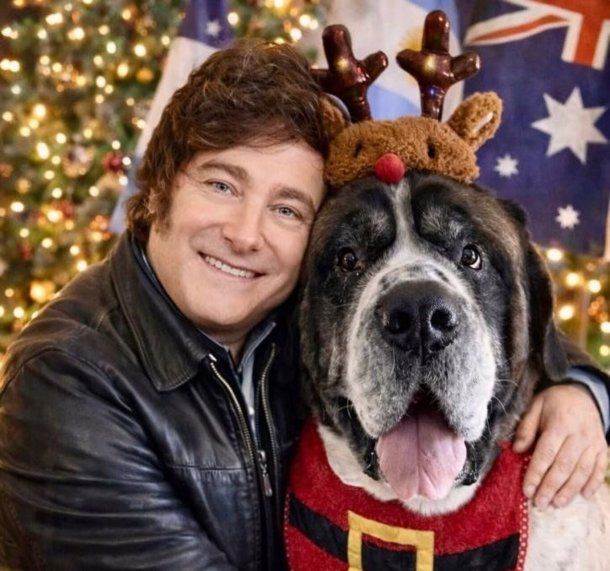 Los posteos navideños de Javier Milei: foto con IA abrazando a un perro australiano y un nueva advertencia