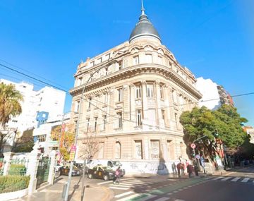 Alumnos del Instituto Alicia Moreau de Justo cortaron la calle por problemas edilicios