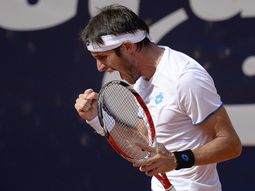 leo mayer supero a david ferrer y consiguio el primer titulo de su carrera leo mayer supero a david ferrer y consiguio el primer titulo de su carrera