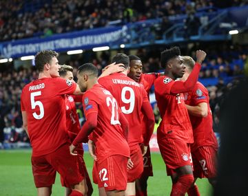 El Bayern Munich encaminó la serie con una goleada al Chelsea en Stamford Bridge