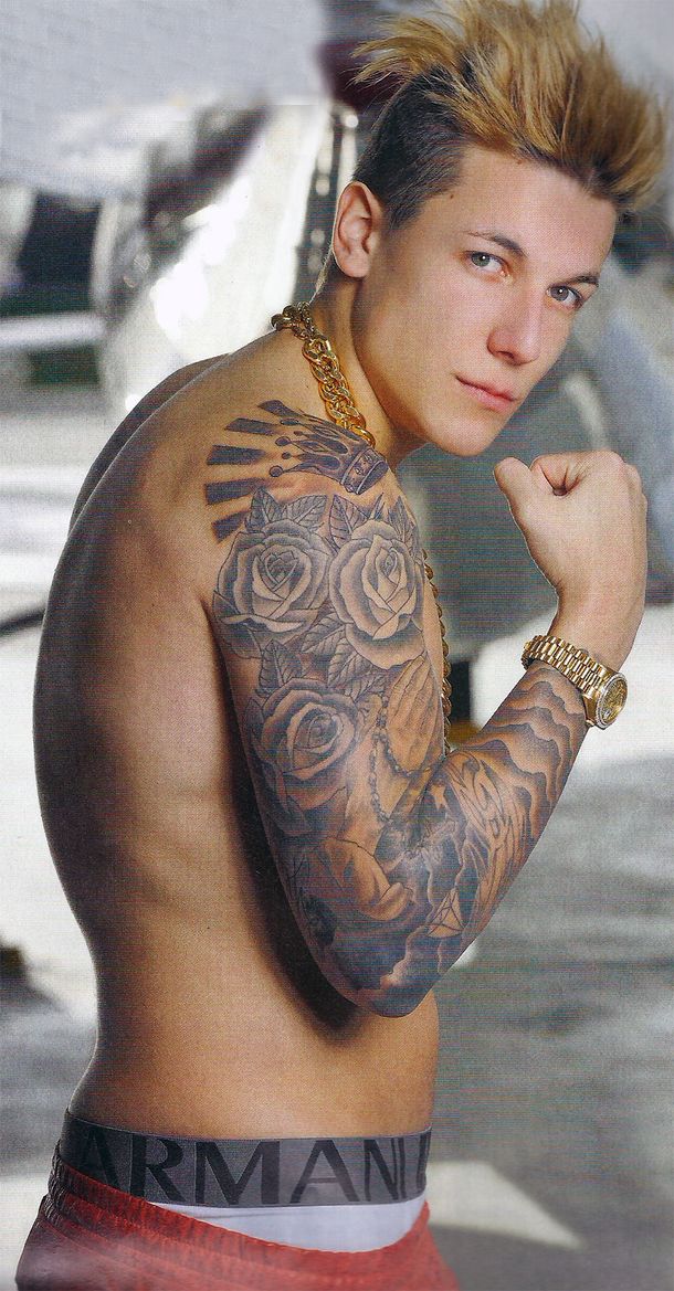 Las polémicas fotos de Alexander Caniggia con un arma