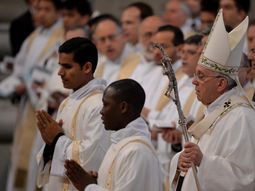 el papa critico a los curas aburridos el papa critico a los curas aburridos