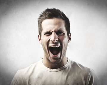 Casi pierde su pene por su anillo de bodas