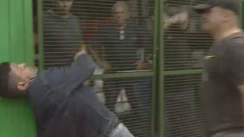 brutal golpiza a un hombre al que acusaron de abusar de una mujer en un colectivo brutal golpiza a un hombre al que acusaron de abusar de una mujer en un colectivo