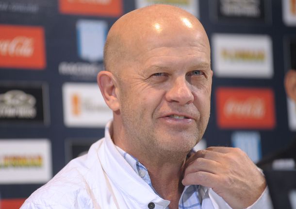 Ischia paró su primer equipo en Racing y ya piensa en Lanús