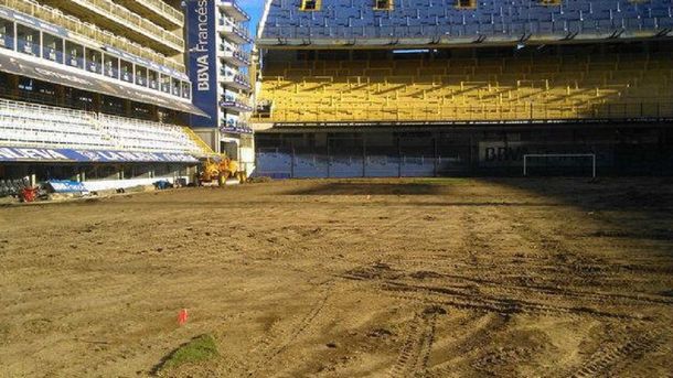 Luego de un año penoso, la Bombonera se quedó sin pasto: mirá la foto