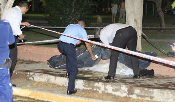 Estaba esperando a su novia en una plaza y murió al ser alcanzado por un rayo