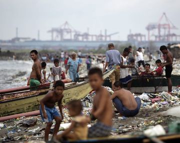 Al menos 40 muertos por el paso de un tifón por Filipinas