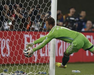 El arquero ruso y un blooper para el recuerdo ante Corea del Sur