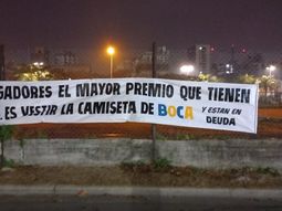 El duro pasacalle contra los jugadores de Boca. El duro pasacalle contra los jugadores de Boca.