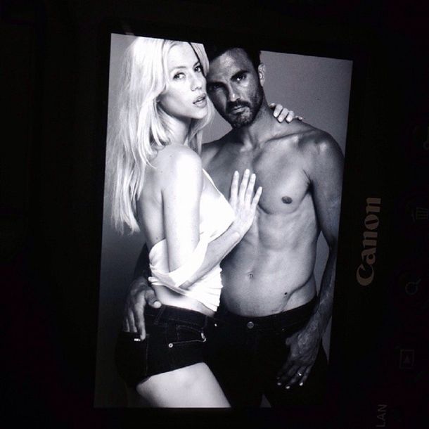 Nicole y Cubero posaron sexies junto a su tercera hija