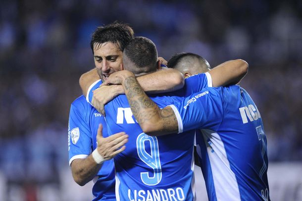 Racing goleó a Deportivo Cali y se mantiene como líder del grupo 3