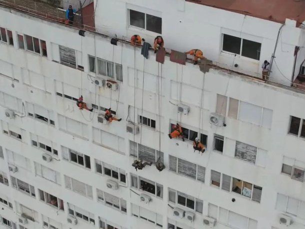 Caballito: así rescataron a los hermanos que amenazaban con tirarse de un piso 20