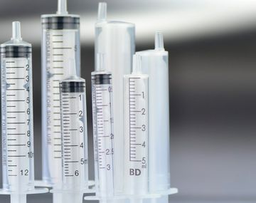 El Gobierno comprará 20 millones de jeringas para la vacuna contra el coronavirus 