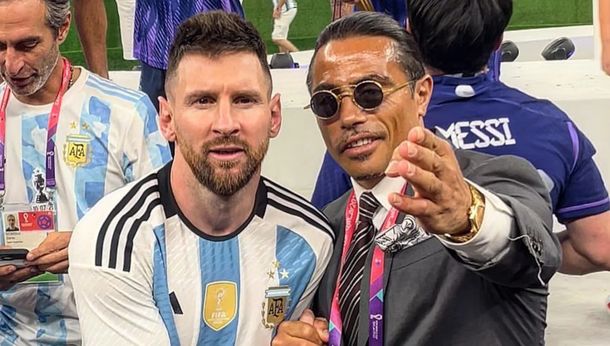 Salt Bae se arrepintió de haber tocado la Copa del Mundo en los festejos de Argentina