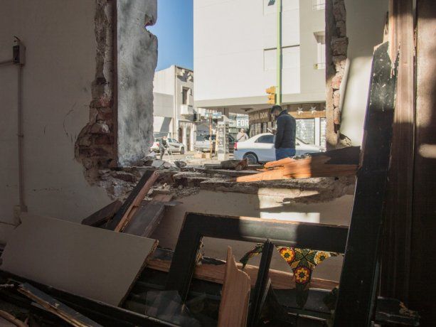 Ofrecen recompensa por datos sobre la explosión en un local de La Cámpora