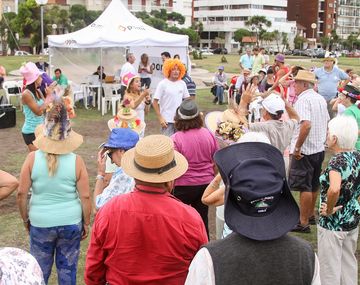 PAMI inauguró su carpa saludable