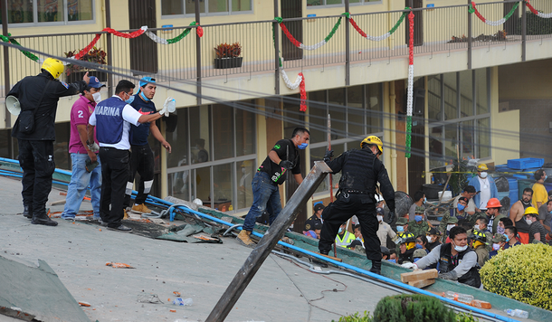 Terremoto en México: al menos 32 nenes murieron tras derrumbarse un colegio