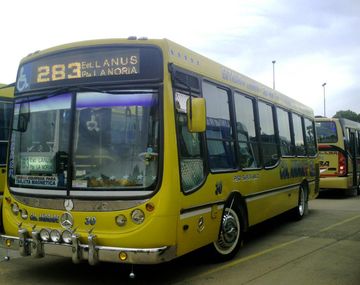 La mujer saltó desde el interno 18 de la línea 283